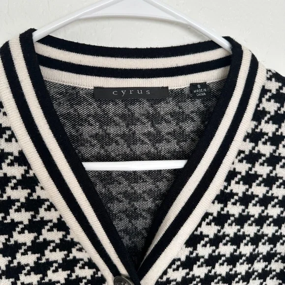 Cyrus Classic Black & White Houndstooth Cardigan Sweater - Picture 4 of 6